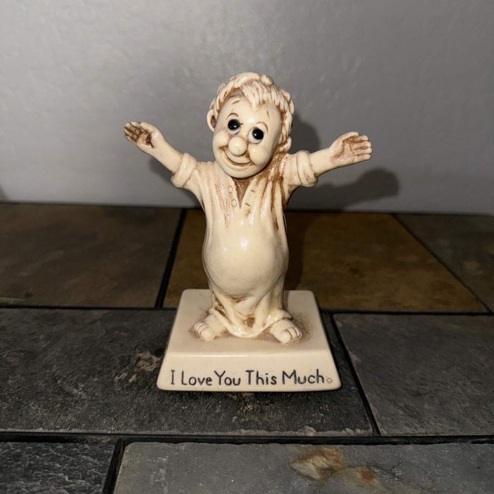 Vintage 1970 Russ Berrie & Co. "I Love You This Much" Statue 5.25"